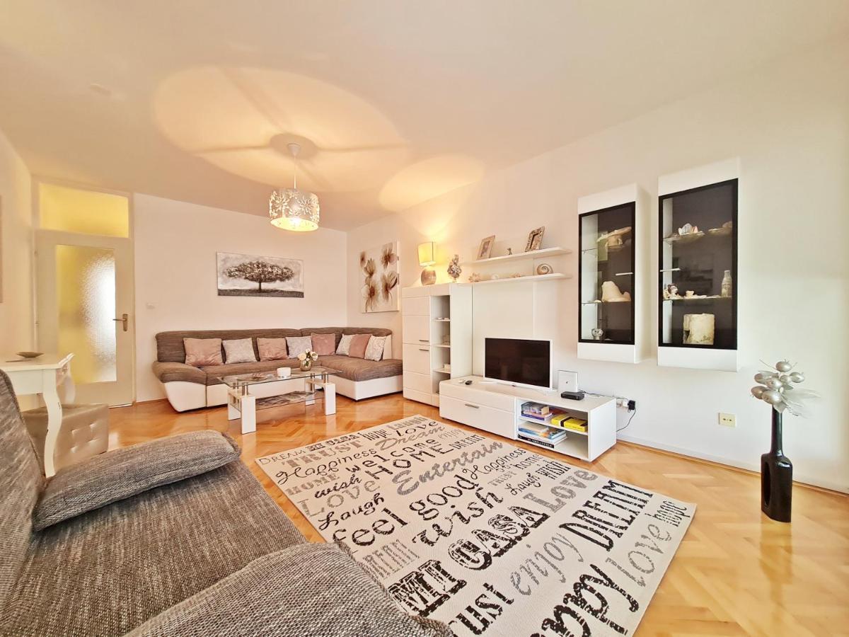 Beach Apartment Ivana Оміш Екстер'єр фото