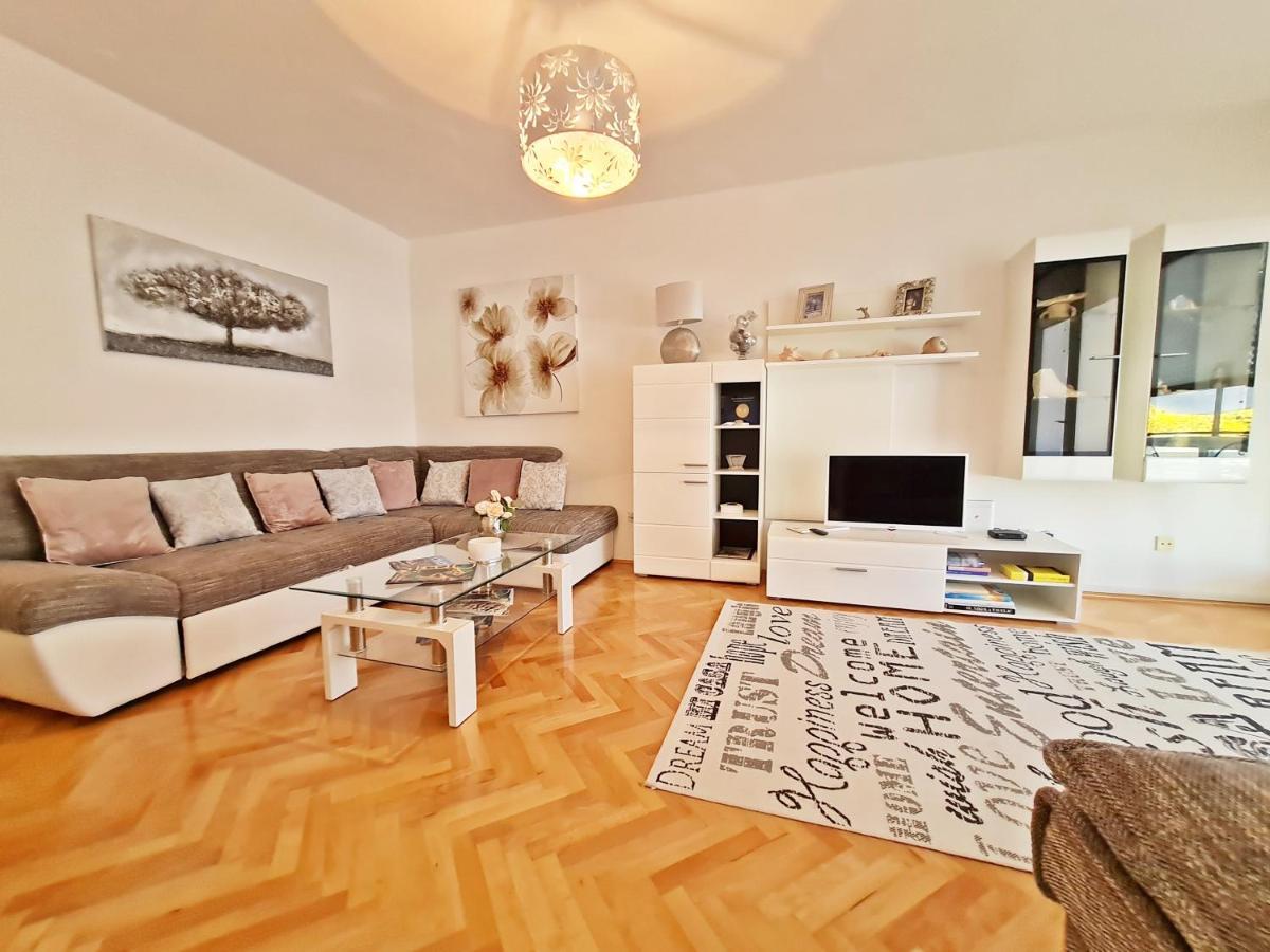 Beach Apartment Ivana Оміш Екстер'єр фото