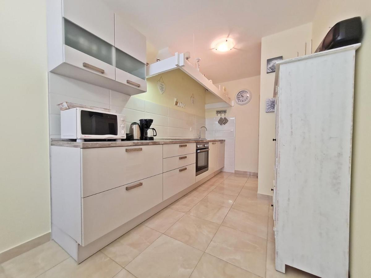 Beach Apartment Ivana Оміш Екстер'єр фото