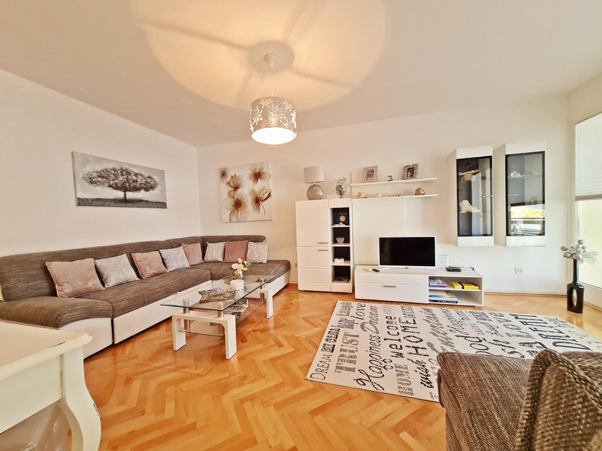 Beach Apartment Ivana Оміш Екстер'єр фото