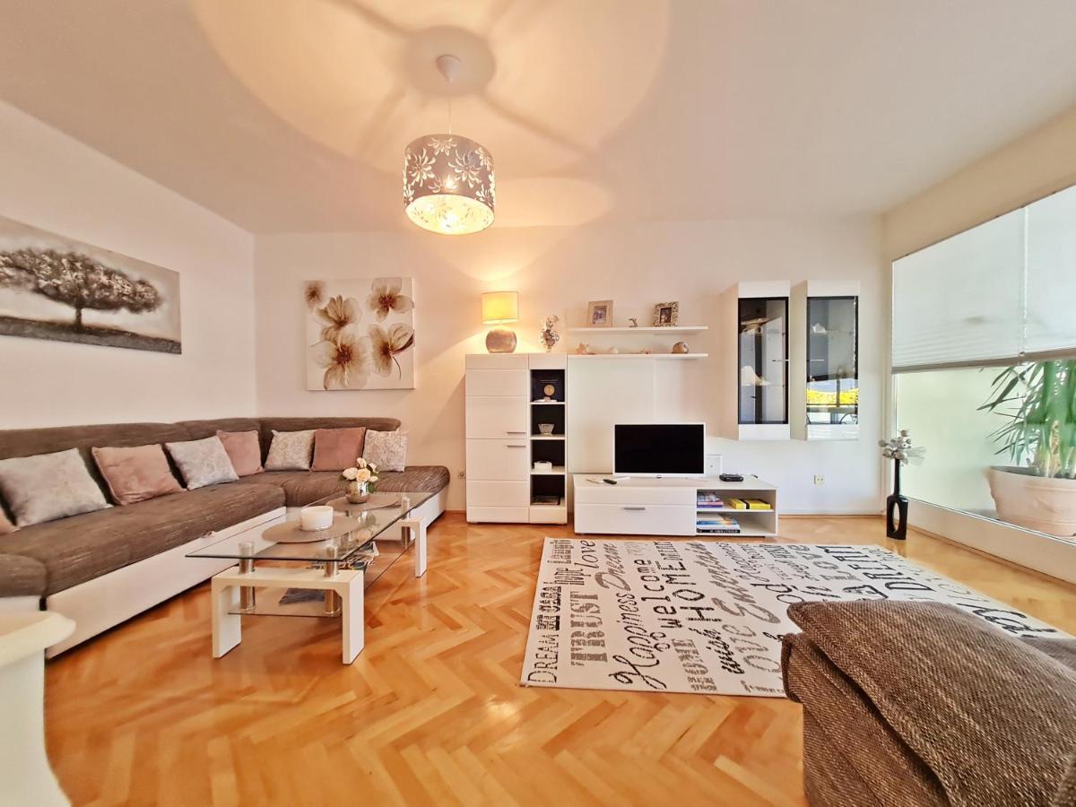 Beach Apartment Ivana Оміш Екстер'єр фото