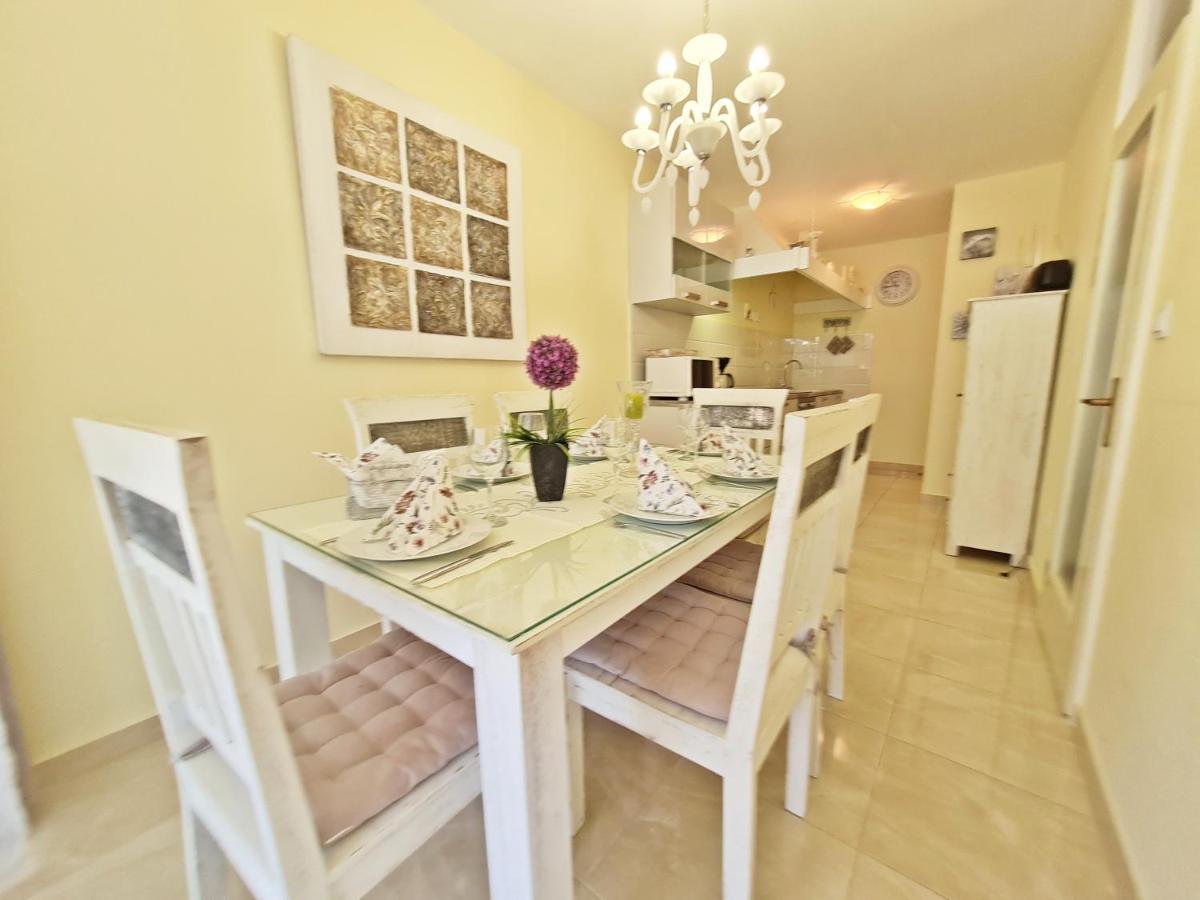 Beach Apartment Ivana Оміш Екстер'єр фото