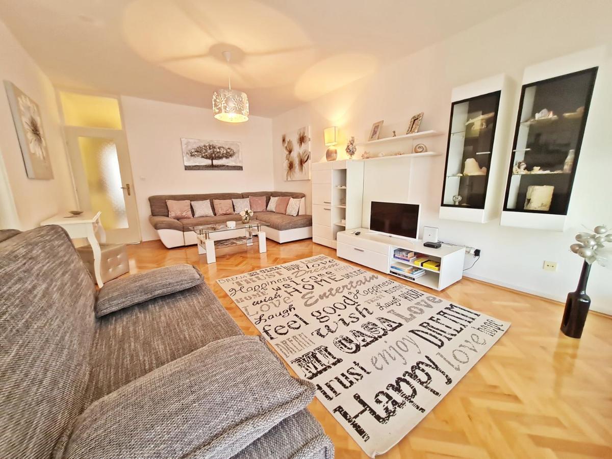 Beach Apartment Ivana Оміш Екстер'єр фото