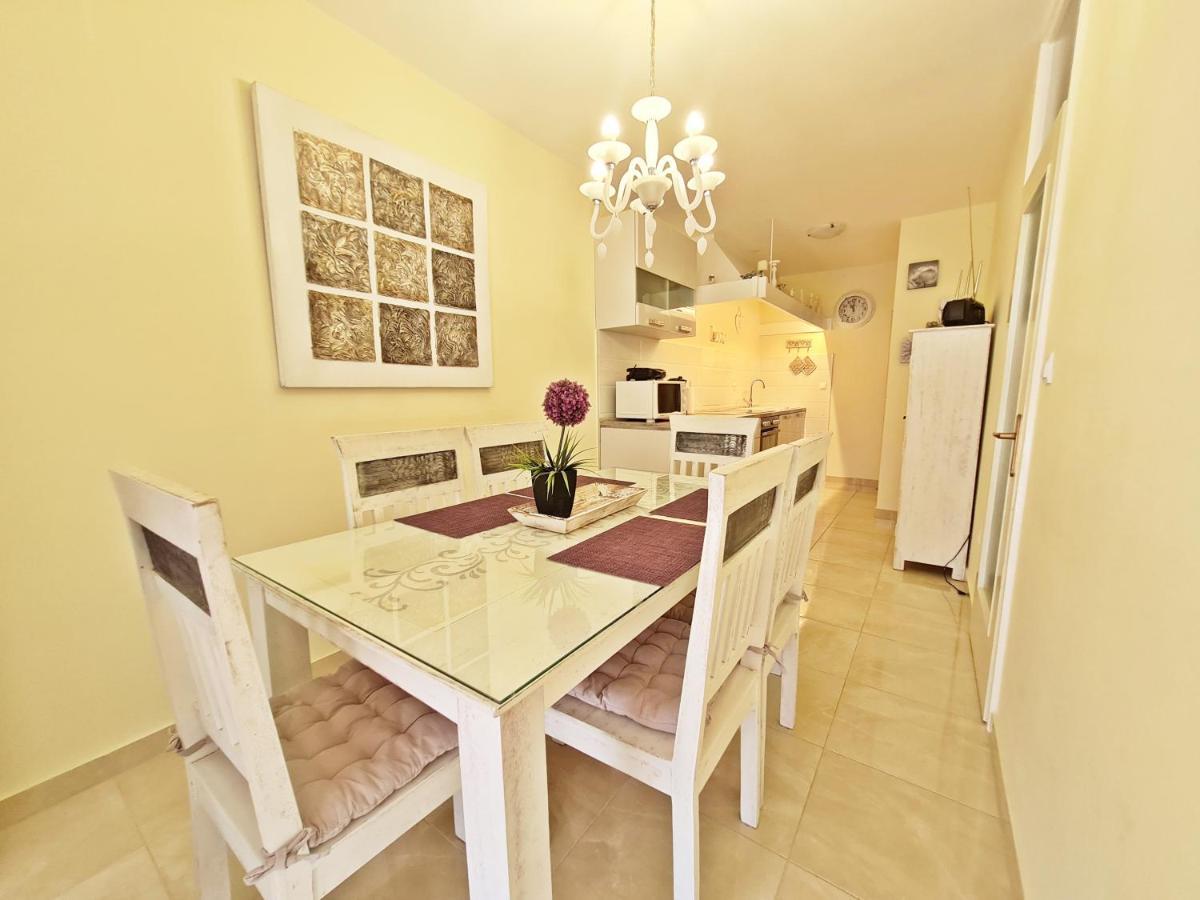 Beach Apartment Ivana Оміш Екстер'єр фото